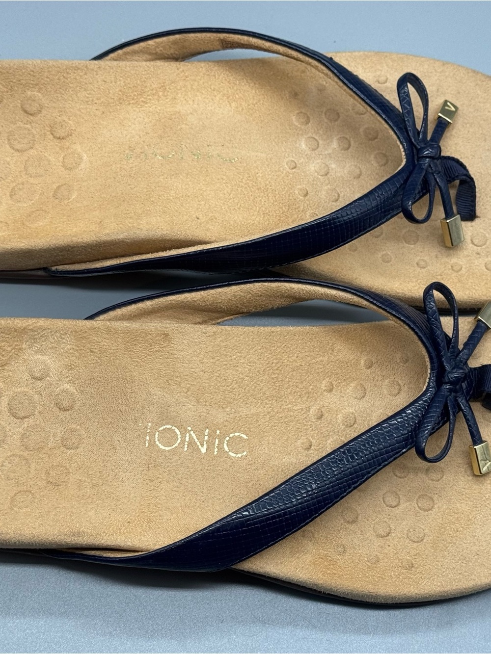 Vionic Bella II Bow Navy Patent Leather Sandals Orthotic Flip Flop Womans 9.5 - Picture 3 of 5